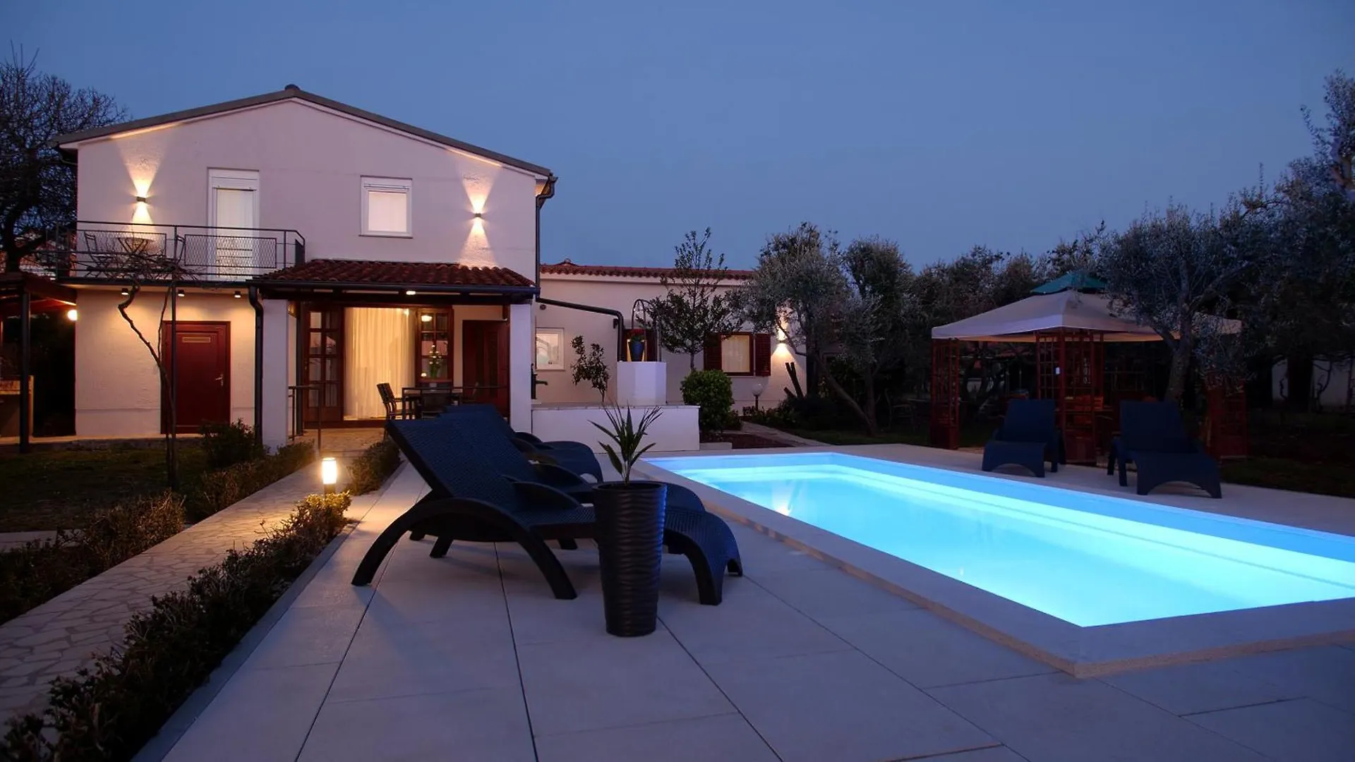Villa Grace Felice For 8 People With Private Pool & Only 2 Km From The Beach Near Fazana Valbandon